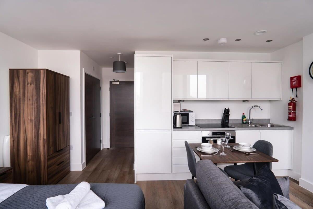 Stay Zeni, Alexandra Rise Manchester Chic Studio Экстерьер фото